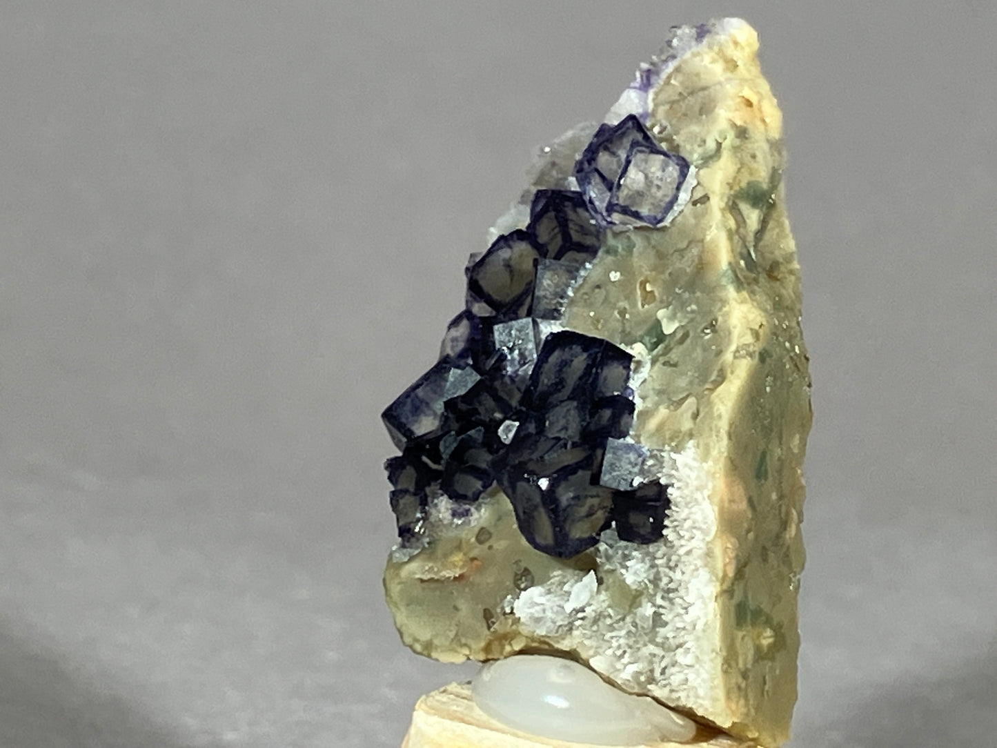 Fluorit - Chifeng/China ca. 3x1,5cm