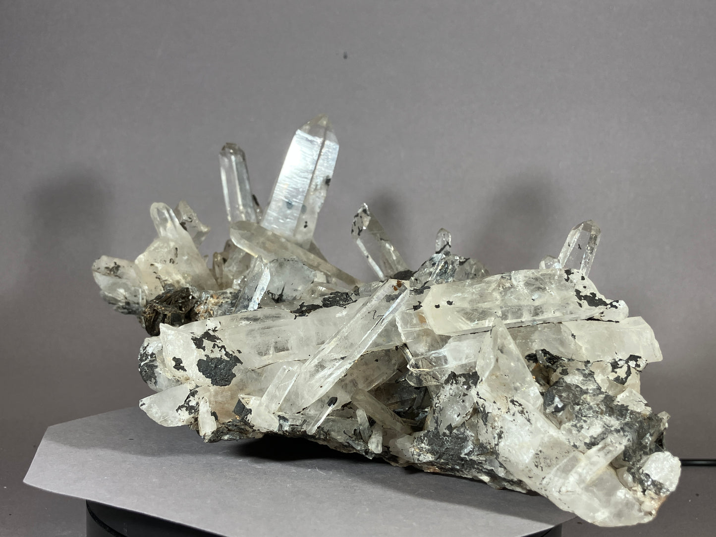 Bergkristall/Hämatit - Jinlong/China ca. 20x12cm
