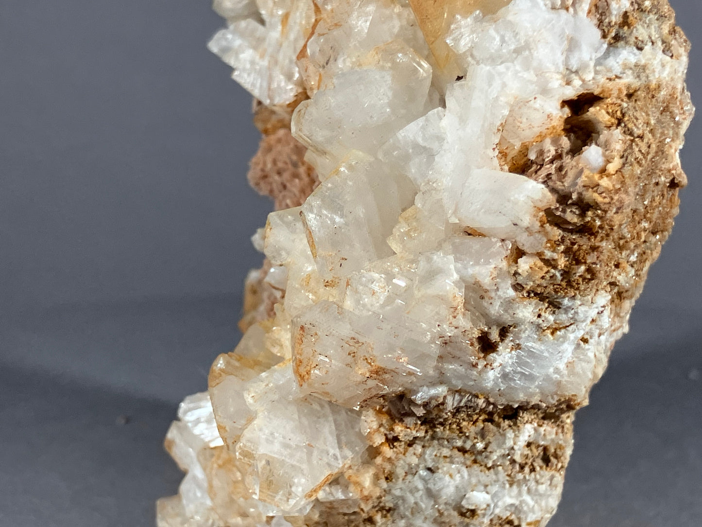 Albit/Calcit - Schmirn ca. 7,5x5,5cm