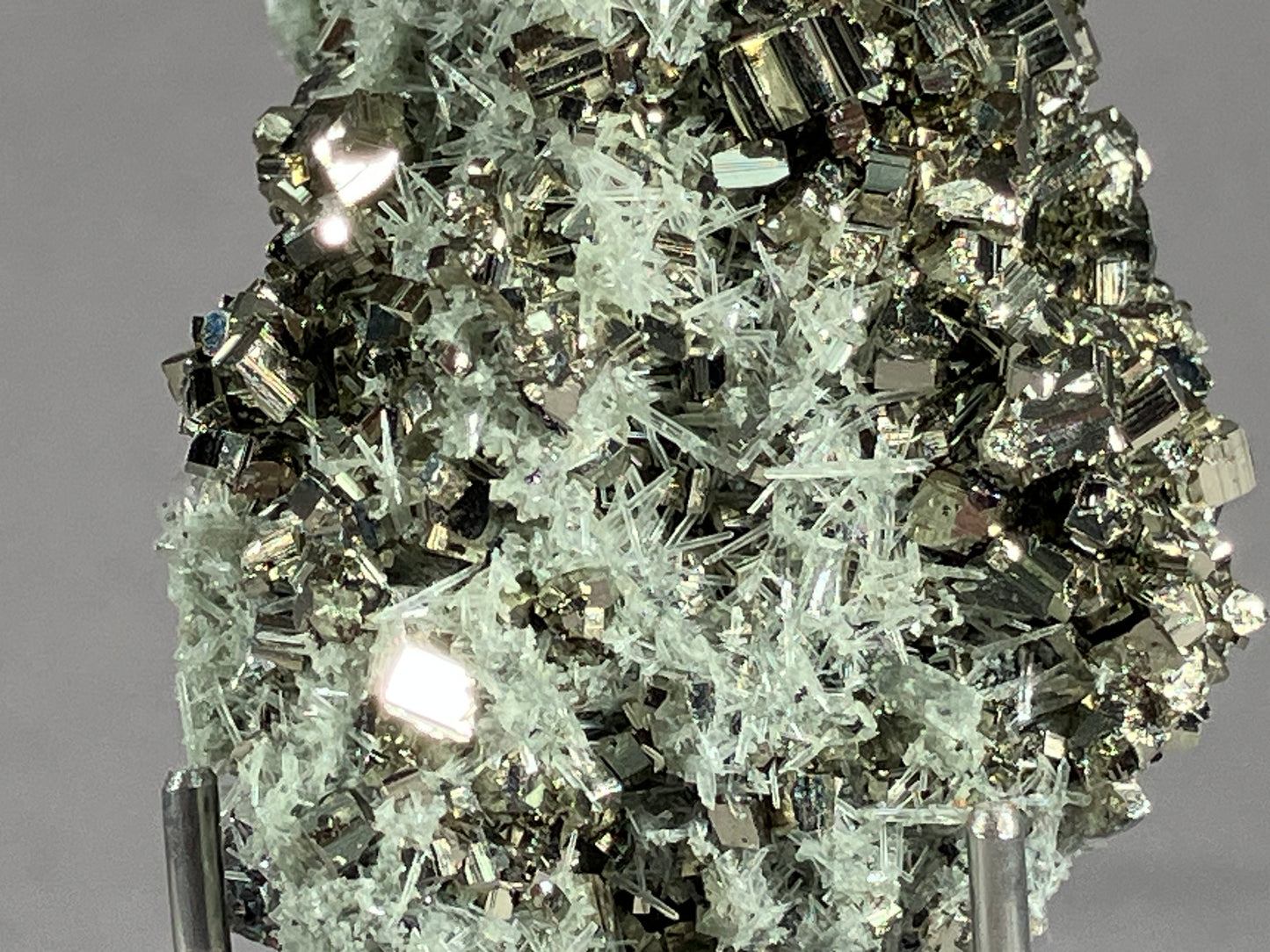 Pyrit/Nadelquarz - Madan ca. 6x3cm