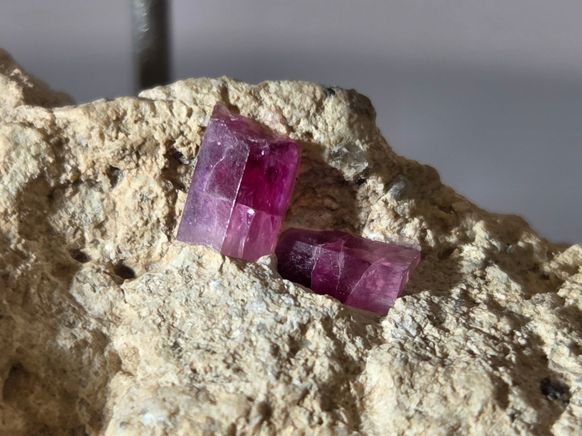 Roter Beryll - Utah/USA ca. 5,4x2,7cm