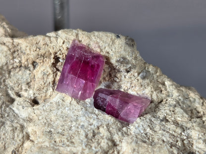 Roter Beryll - Utah/USA ca. 5,4x2,7cm