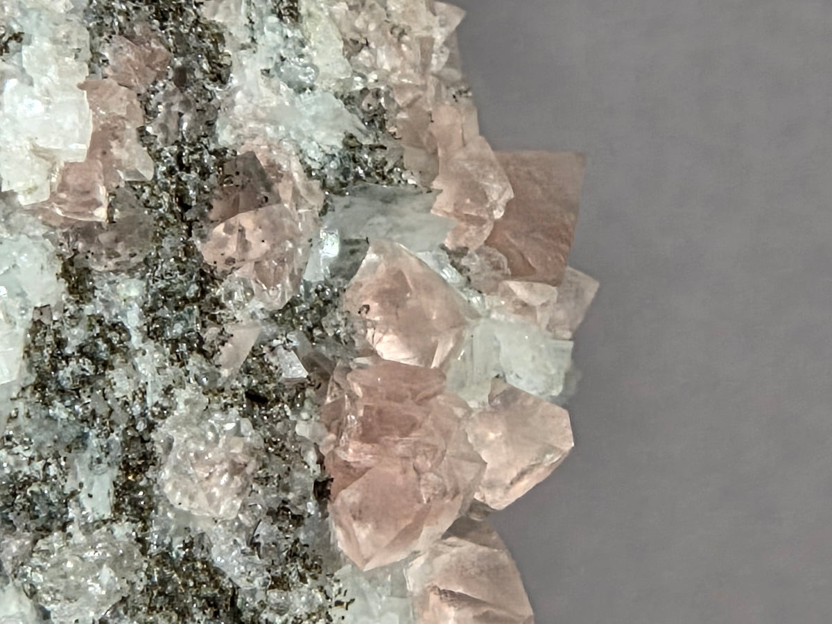 rosa Fluorit/Adular - Göschen/Schweiz ca. 5x5cm