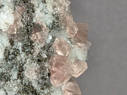 rosa Fluorit/Adular - Göschen/Schweiz ca. 5x5cm
