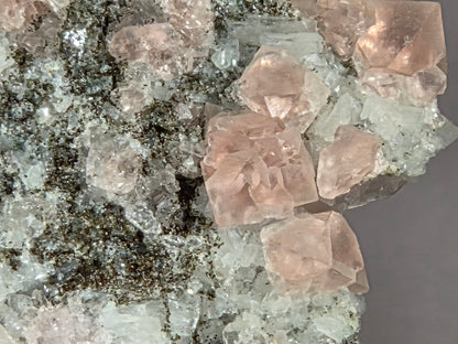 rosa Fluorit/Adular - Göschen/Schweiz ca. 5x5cm