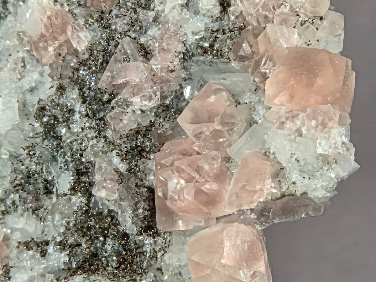 rosa Fluorit/Adular - Göschen/Schweiz ca. 5x5cm
