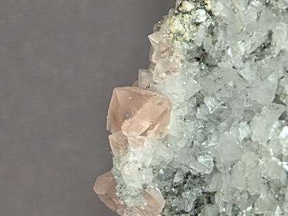 rosa Fluorit/Adular - Göschen/Schweiz ca. 5x5cm