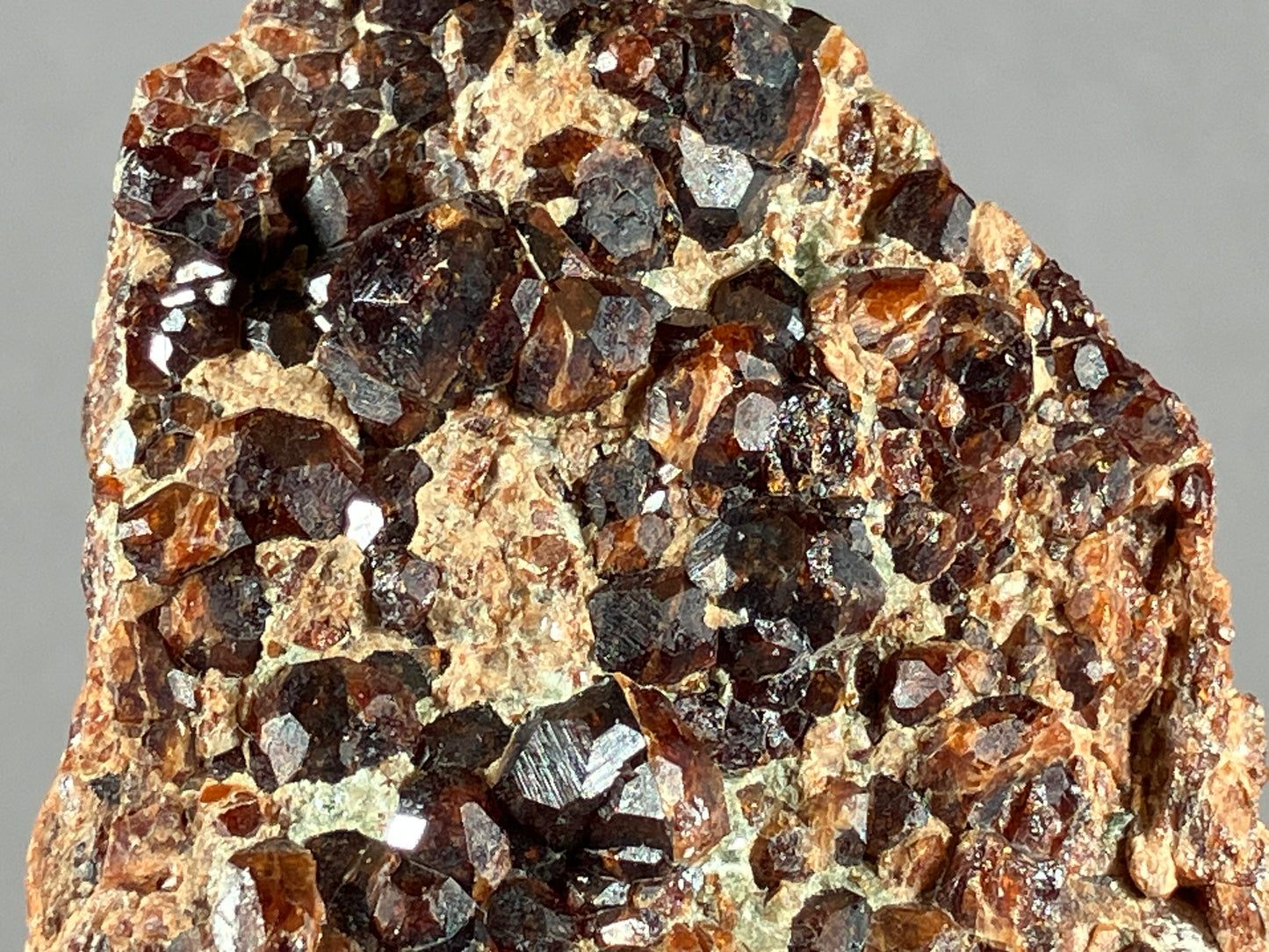 Hessonit - Aostatal/Italien ca. 8x4,5cm