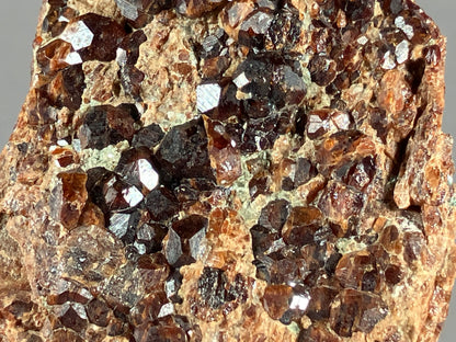 Hessonit - Aostatal/Italien ca. 8x4,5cm