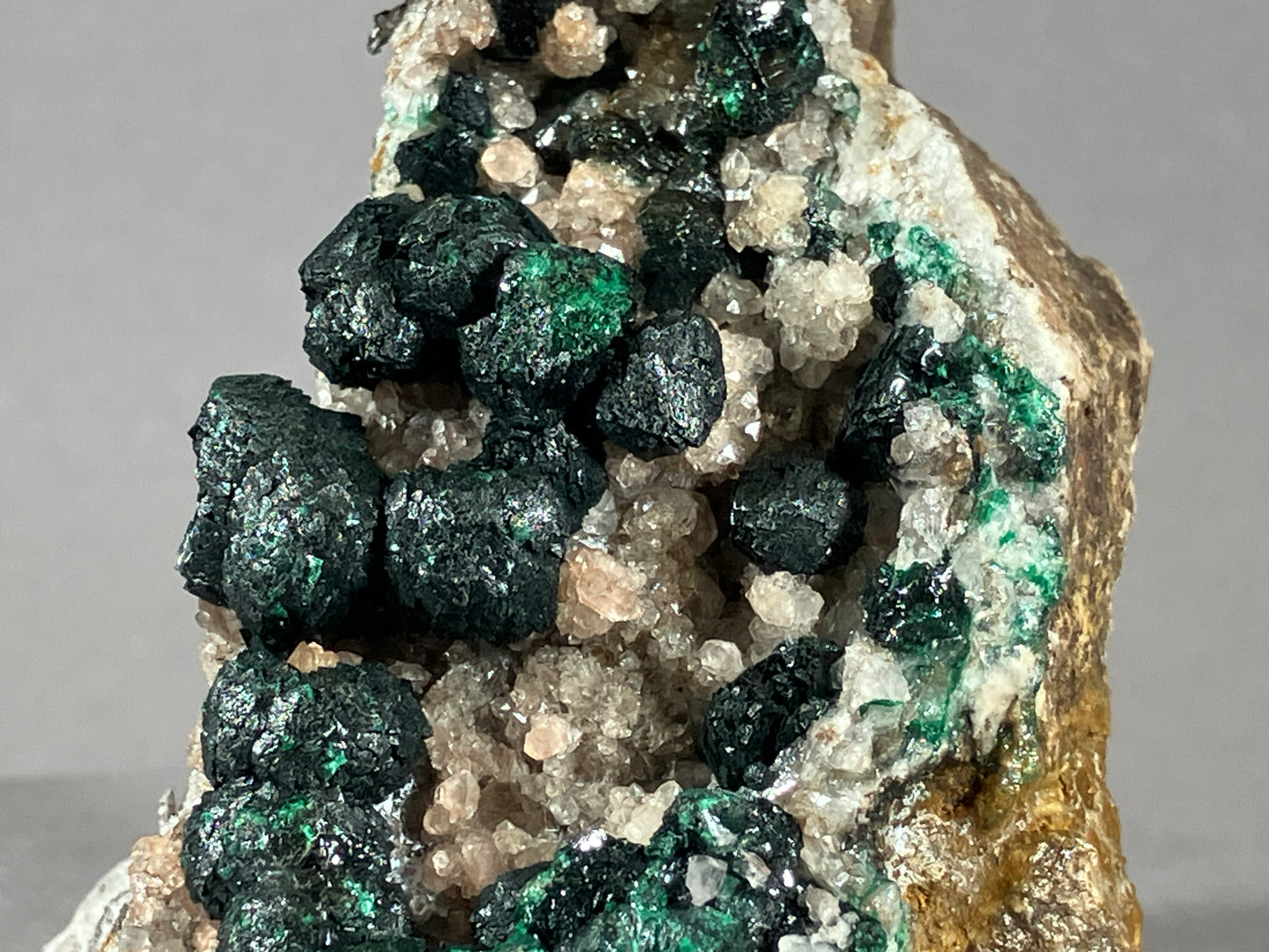 Malachit/Quarz - Kambove/Kongo ca. 8x6,5cm