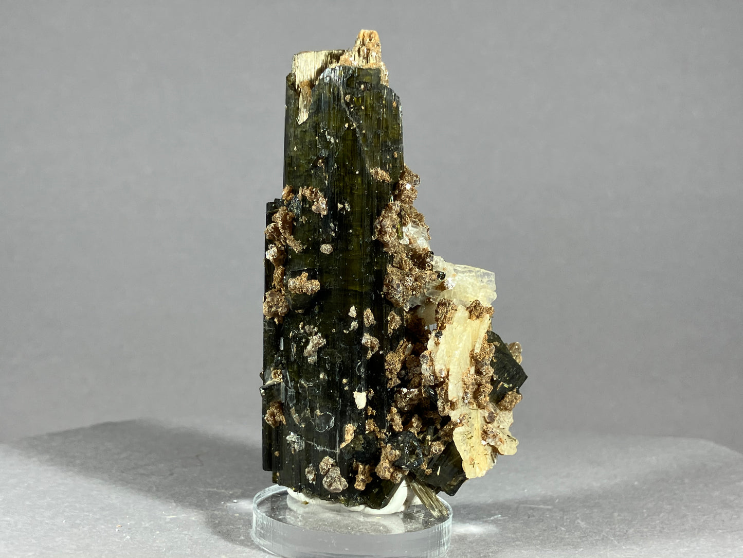 Turmalin/Cleavelandit/Lepidolith - Minas Gerais/Brasilien ca. 6,8x4cm