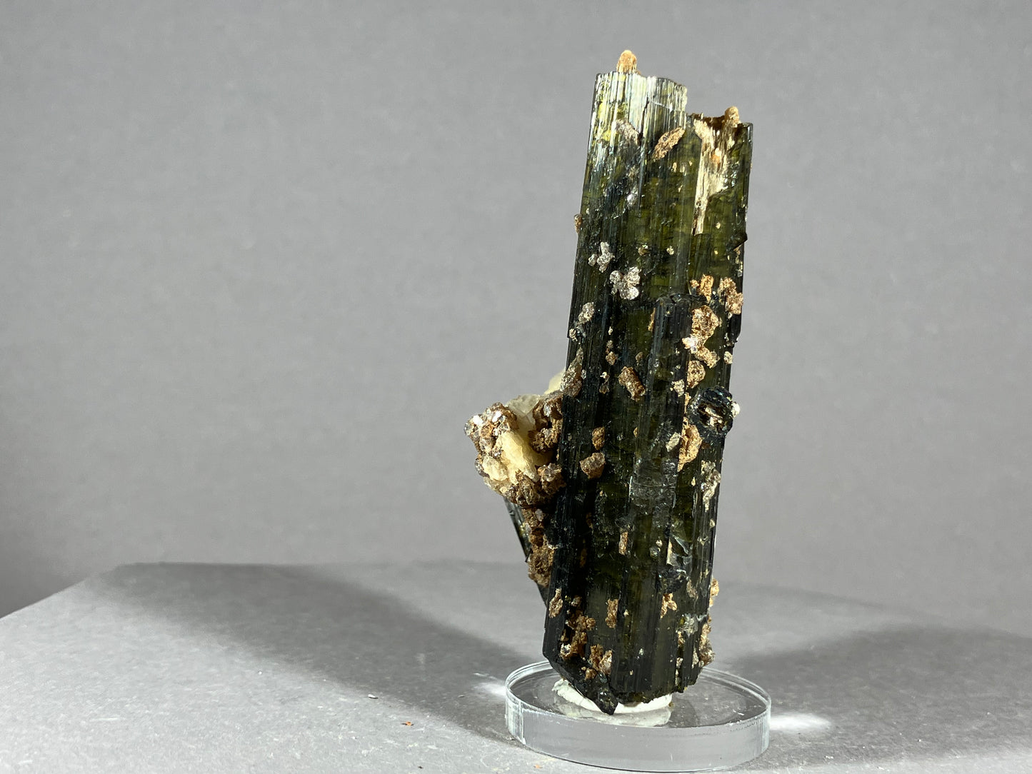 Turmalin/Cleavelandit/Lepidolith - Minas Gerais/Brasilien ca. 6,8x4cm