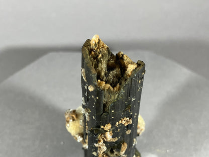 Turmalin/Cleavelandit/Lepidolith - Minas Gerais/Brasilien ca. 6,8x4cm