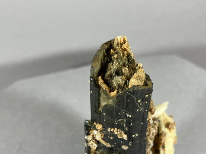 Turmalin/Cleavelandit/Lepidolith - Minas Gerais/Brasilien ca. 6,8x4cm