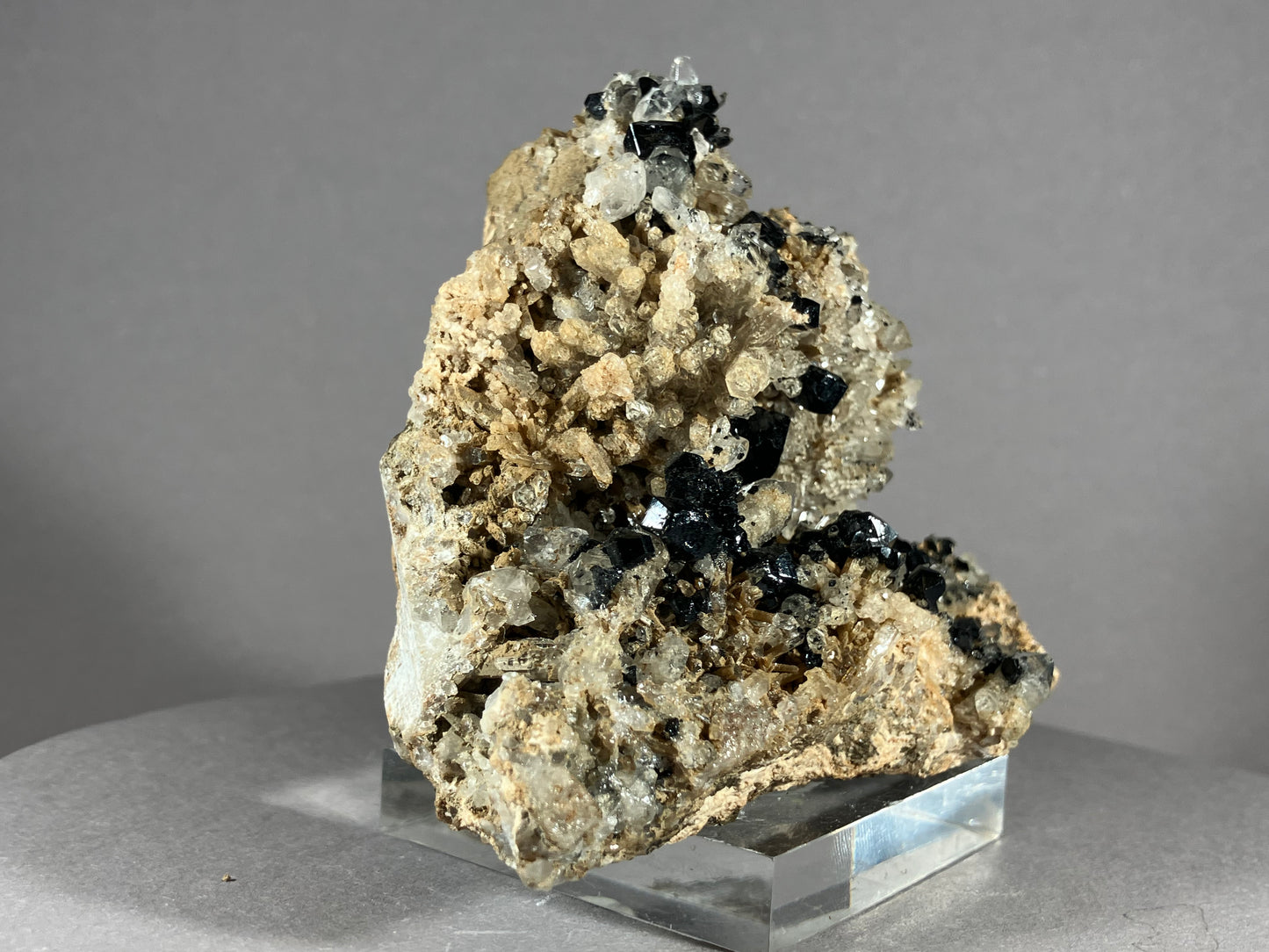 Ilvait/Hedenbergit/Calcit - Dálnegorsk/Russland ca. 9x8cm