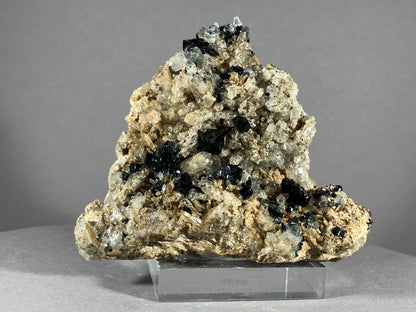 Ilvait/Hedenbergit/Calcit - Dálnegorsk/Russland ca. 9x8cm