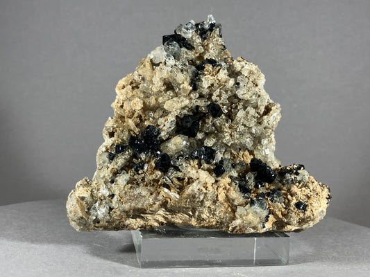 Ilvait/Hedenbergit/Calcit - Dálnegorsk/Russland ca. 9x8cm