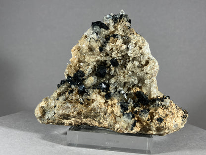 Ilvait/Hedenbergit/Calcit - Dálnegorsk/Russland ca. 9x8cm