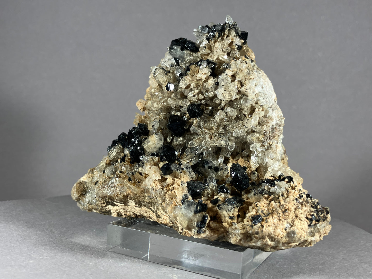 Ilvait/Hedenbergit/Calcit - Dálnegorsk/Russland ca. 9x8cm