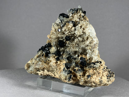 Ilvait/Hedenbergit/Calcit - Dálnegorsk/Russland ca. 9x8cm