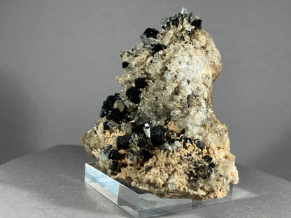 Ilvait/Hedenbergit/Calcit - Dálnegorsk/Russland ca. 9x8cm