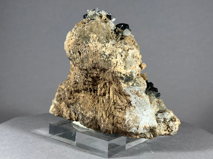 Ilvait/Hedenbergit/Calcit - Dálnegorsk/Russland ca. 9x8cm