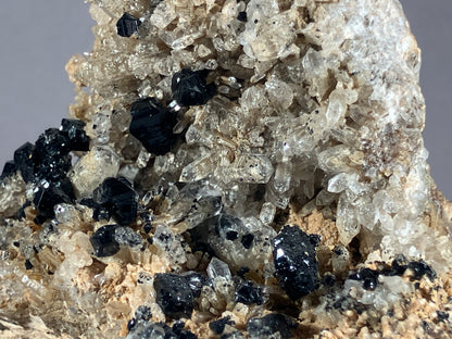 Ilvait/Hedenbergit/Calcit - Dálnegorsk/Russland ca. 9x8cm