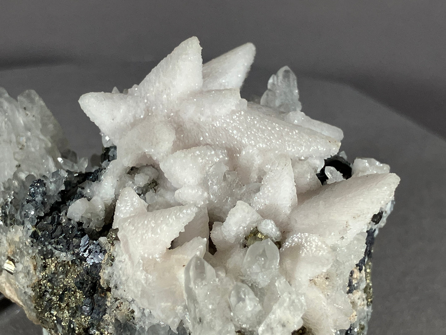Calcit/Quarz/Sphalerit - Baia Mare/Rumänien ca. 6,5x4cm