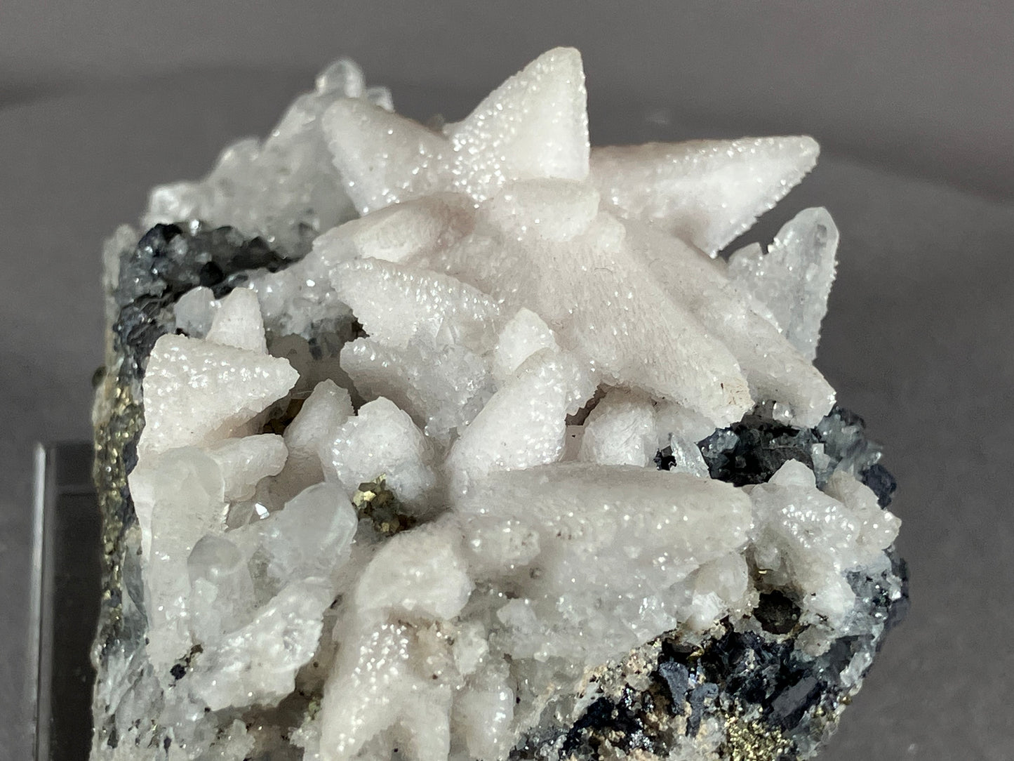 Calcit/Quarz/Sphalerit - Baia Mare/Rumänien ca. 6,5x4cm