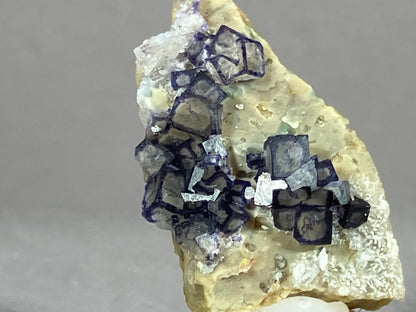 Fluorit - Chifeng/China ca. 3x1,5cm