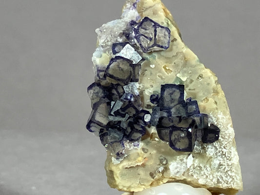 Fluorit - Chifeng/China ca. 3x1,5cm