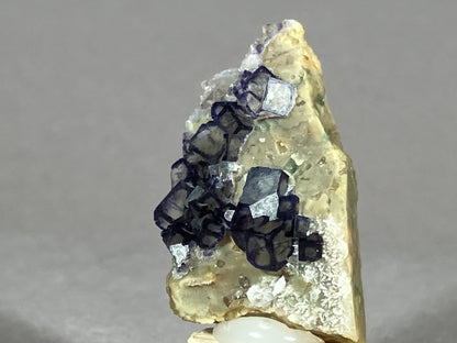 Fluorit - Chifeng/China ca. 3x1,5cm
