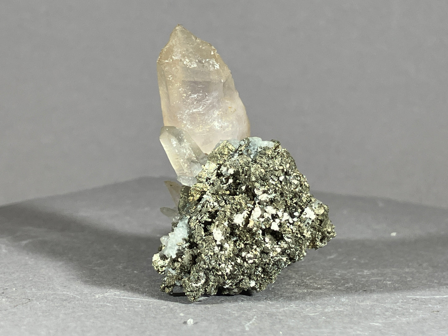 Amethyst/Pyrit - Siebenbürgen/Rumänien ca. 5x4,5cm