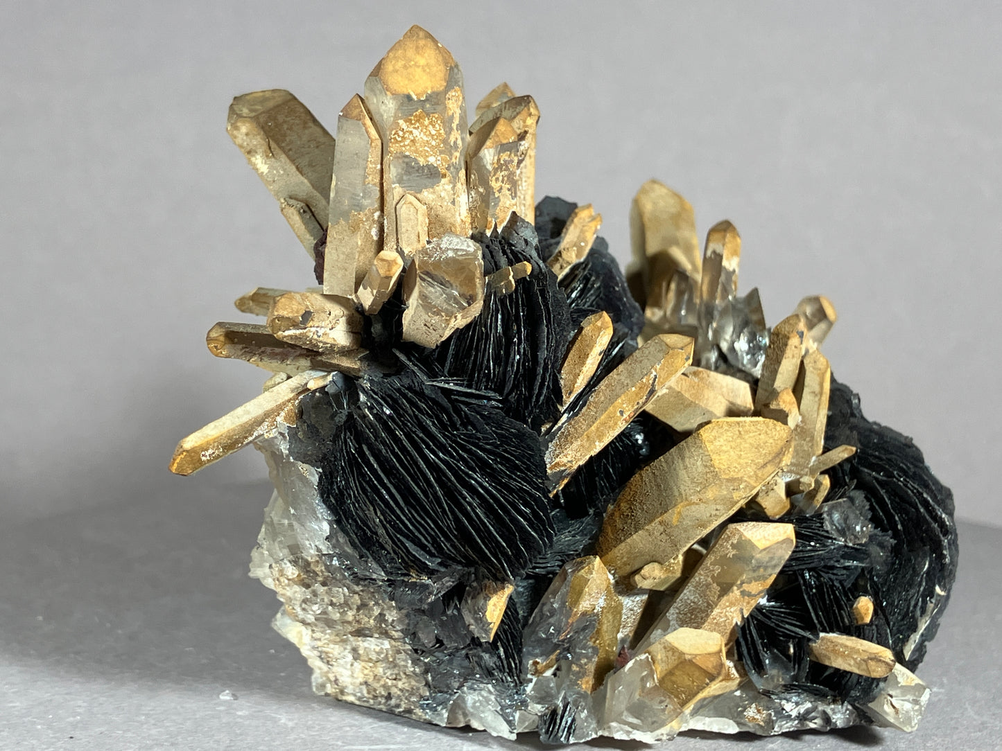 Hämatit/Bergkristall - Jinlong/China ca. 8x6,5cm