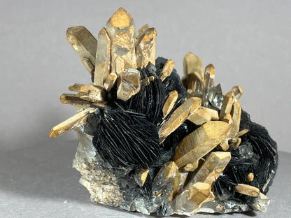Hämatit/Bergkristall - Jinlong/China ca. 8x6,5cm
