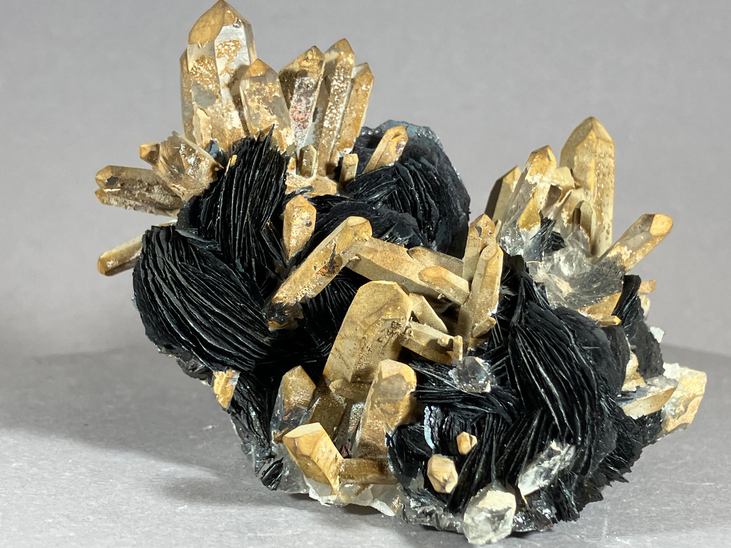 Hämatit/Bergkristall - Jinlong/China ca. 8x6,5cm
