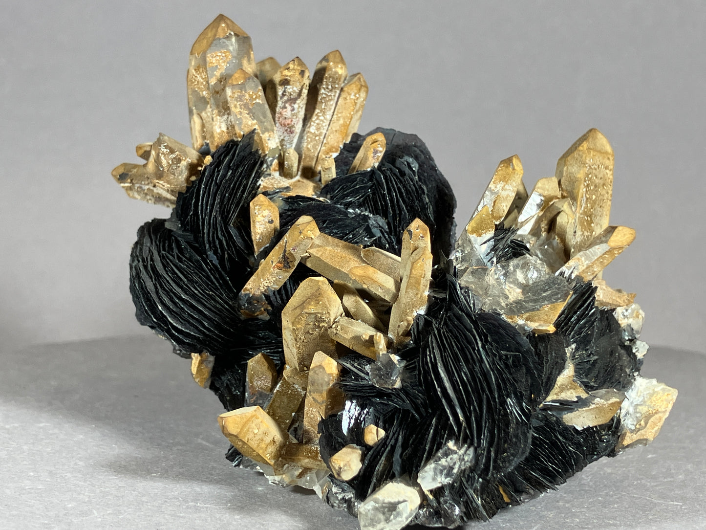 Hämatit/Bergkristall - Jinlong/China ca. 8x6,5cm