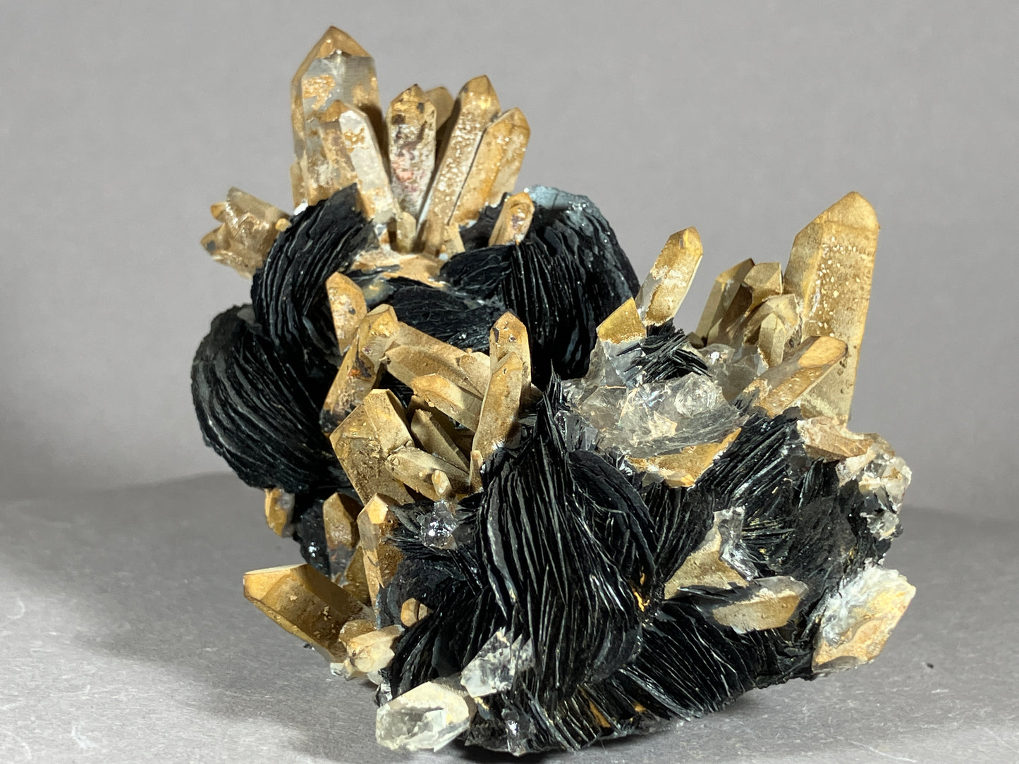 Hämatit/Bergkristall - Jinlong/China ca. 8x6,5cm