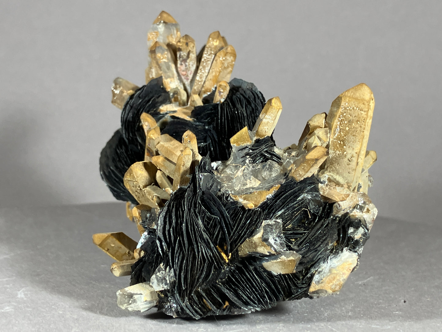 Hämatit/Bergkristall - Jinlong/China ca. 8x6,5cm