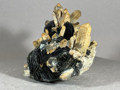 Hämatit/Bergkristall - Jinlong/China ca. 8x6,5cm