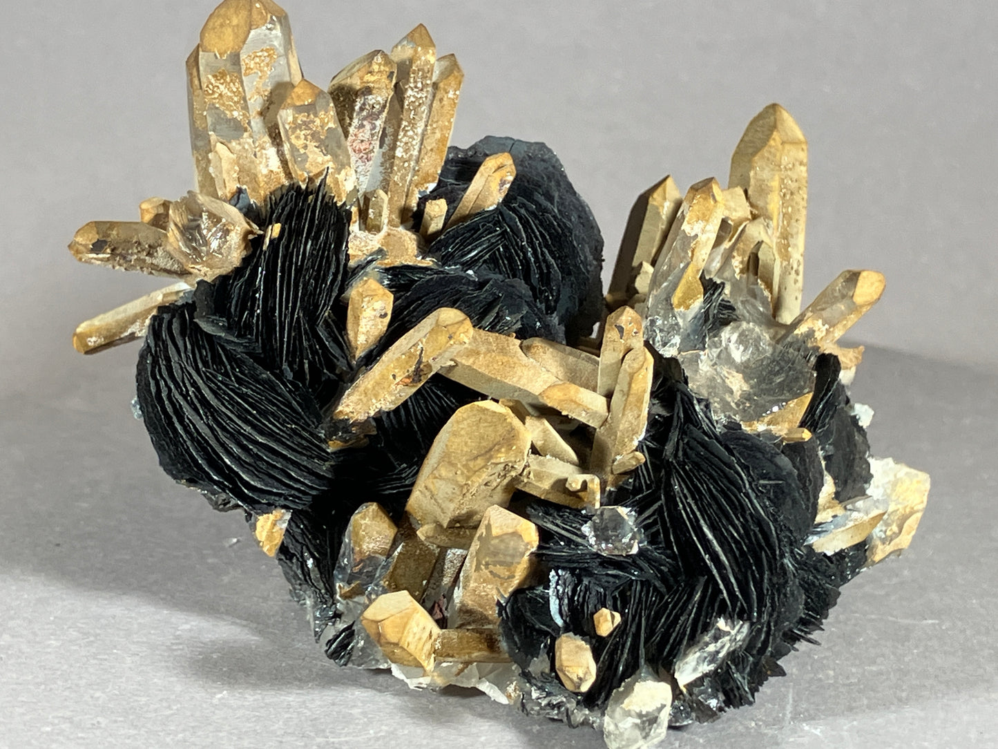 Hämatit/Bergkristall - Jinlong/China ca. 8x6,5cm