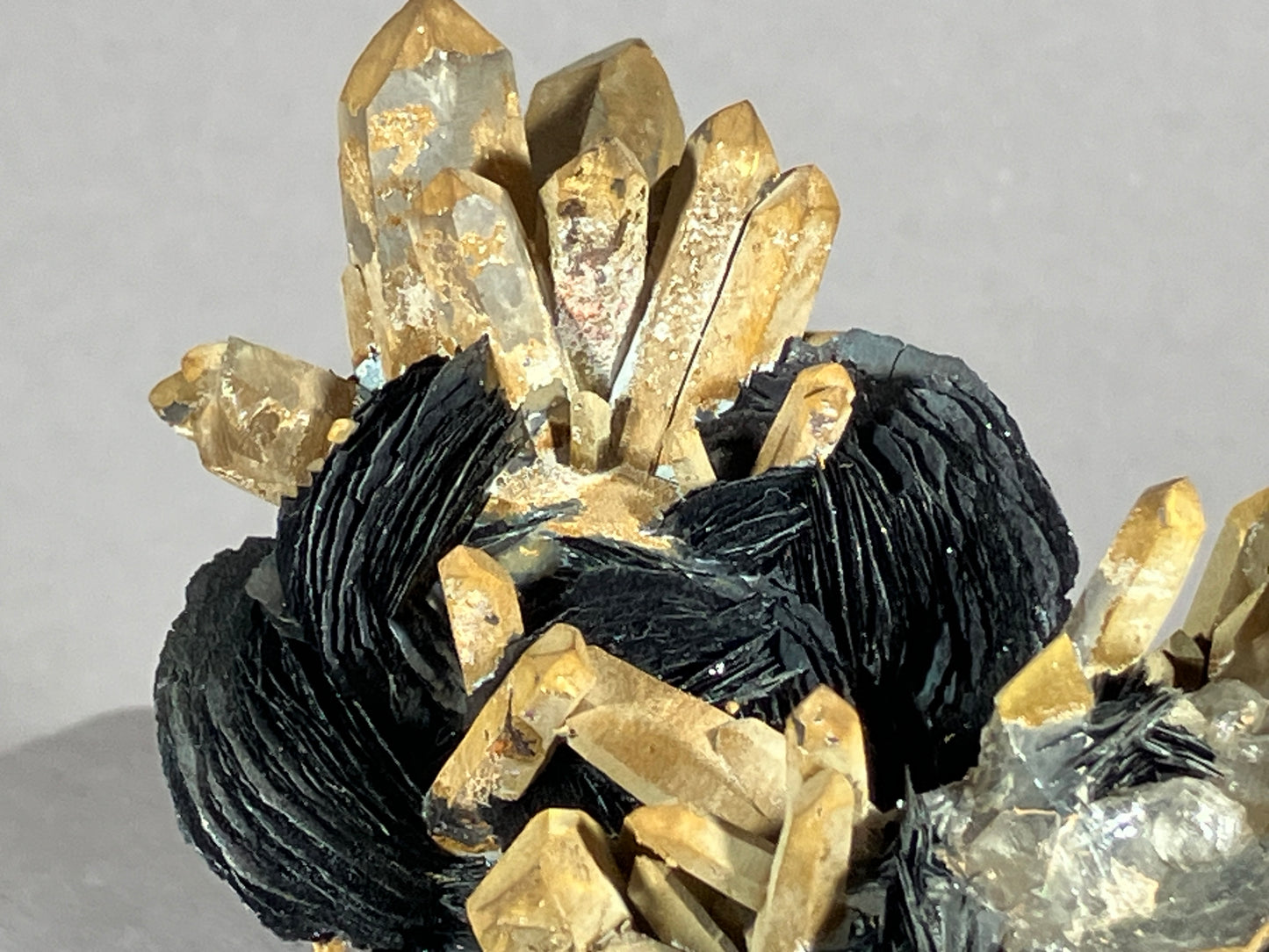 Hämatit/Bergkristall - Jinlong/China ca. 8x6,5cm