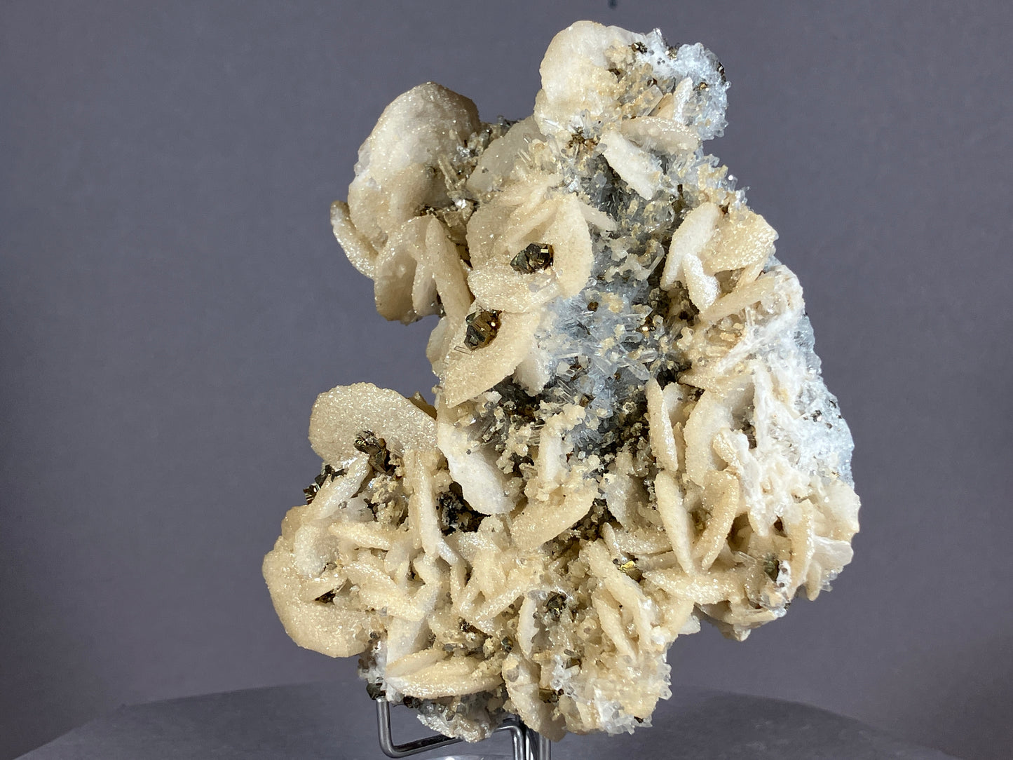 Bergkristall/Calcit/Pyrit - Dálnegorsk/Russland ca. 8,5x7cm