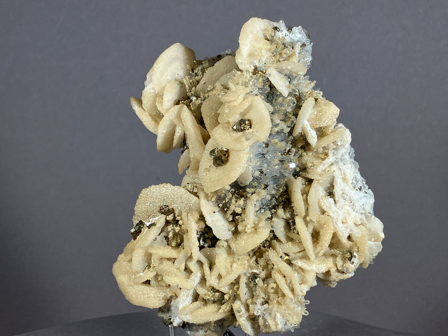 Bergkristall/Calcit/Pyrit - Dálnegorsk/Russland ca. 8,5x7cm