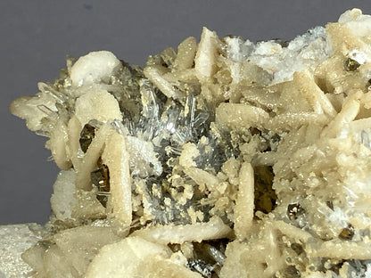 Bergkristall/Calcit/Pyrit - Dálnegorsk/Russland ca. 8,5x7cm