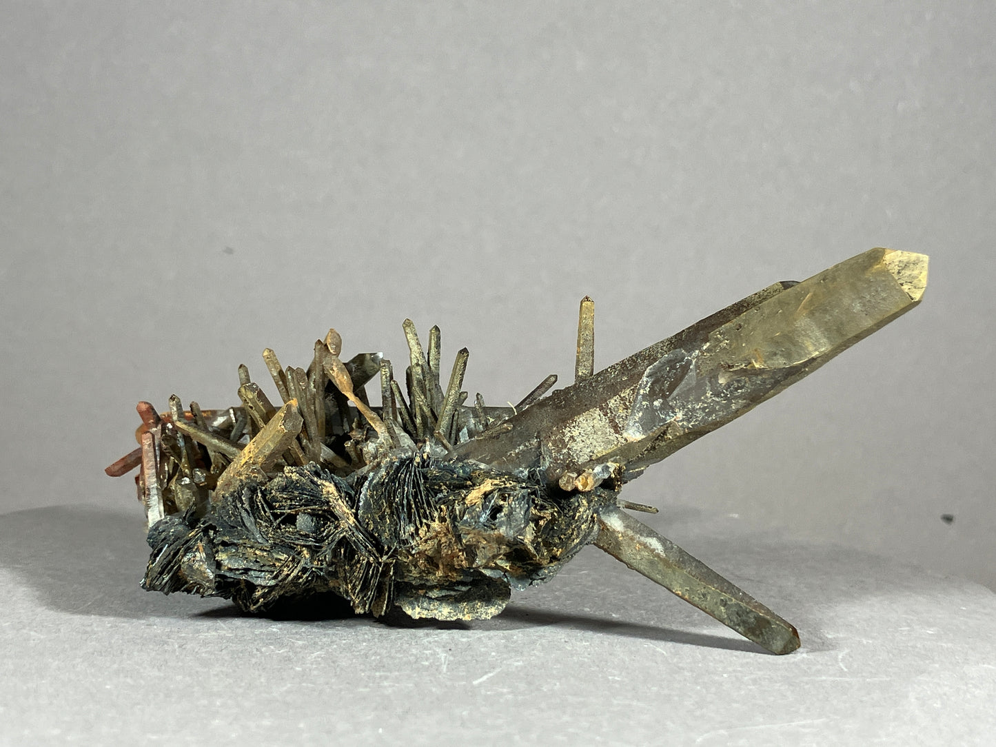 Hämatit/Bergkristall - Jinlong/China ca. 11x5cm