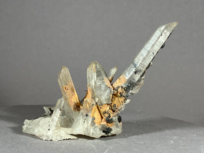 Hämatit/Bergkristall - Jinlong/China ca. 8x5,5cm