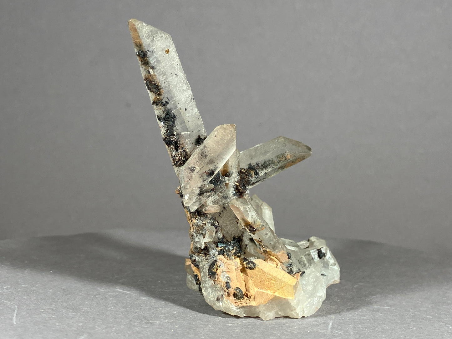 Hämatit/Bergkristall - Jinlong/China ca. 8x5,5cm