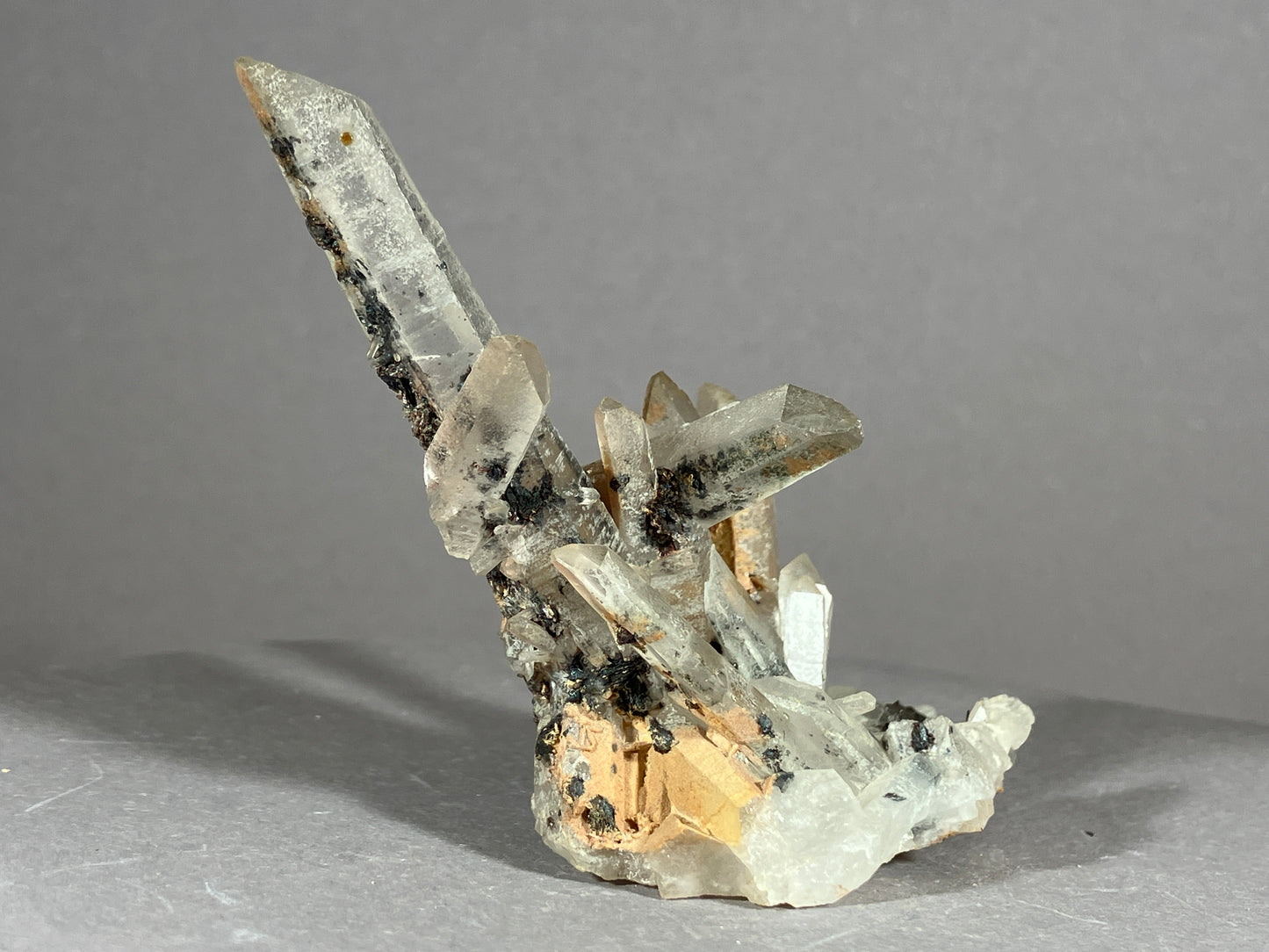 Hämatit/Bergkristall - Jinlong/China ca. 8x5,5cm
