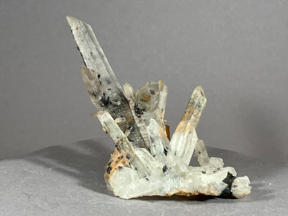 Hämatit/Bergkristall - Jinlong/China ca. 8x5,5cm